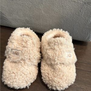 UGG Soft Cream size 2/3 Baby Booties Fuzzy Cozy Slipper